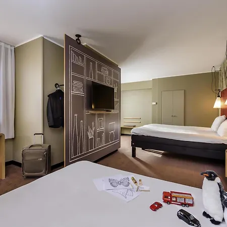 Ibis Frankfurt Centrum Otel 3*