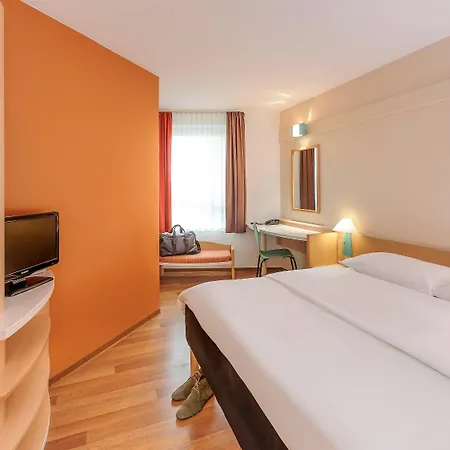 Ibis Frankfurt Centrum Hotel 3*